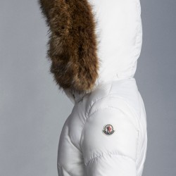 2022 MONCLER Laitue Fur Collar Short Down Jacket Womens Waist Down Puffer Coat Winter Outerwear Off White