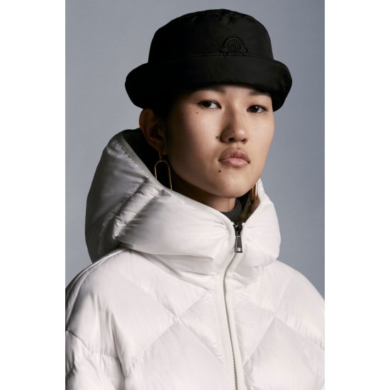 2022 Moncler Egilope Short Hooded Down Jacket Women Down Puffer Coat Winter Outerwear White