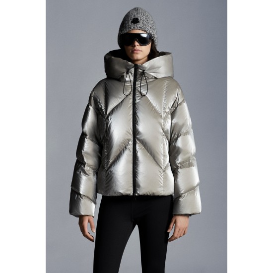 2022 Moncler Frele Short Hooded Down Jacket Women Down Puffer Coat Winter Outerwear Light Grey