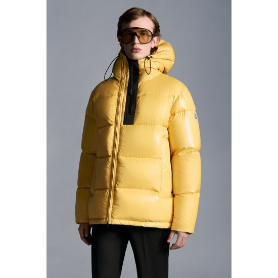 2022 Moncler Guitry Short Down Jacket Hooded Mens Down Puffer Coat Winter Outerwear Sun Yellow