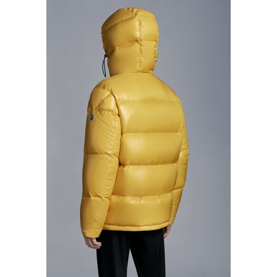 2022 Moncler Guitry Short Down Jacket Hooded Mens Down Puffer Coat Winter Outerwear Sun Yellow