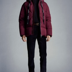 2022 Moncler Vercel Short Down Jacket Mens Zip Up Hooded Down Puffer Coat Burgundy Red